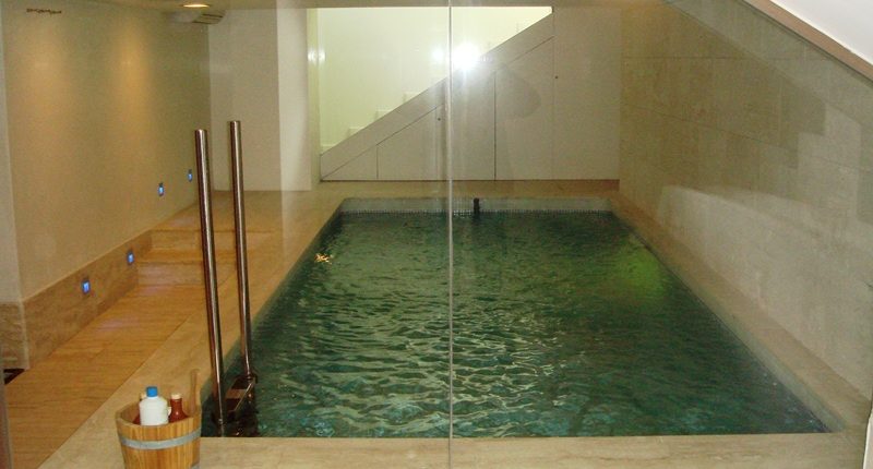 Piscina calentada con aerotermia